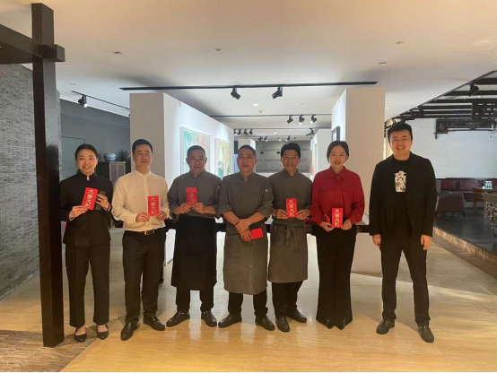 花樣年2024開(kāi)工大吉|路長(zhǎng)須定,貓?jiān)趧t靈(1)336.png